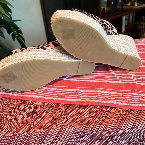 These are new nonbranded fabric, espadrille slides size 40 - Picture 5 of 6